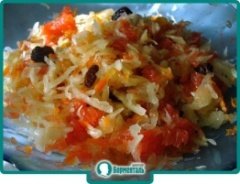 Маленькая фотография блюда по рецепту «Салат из квашеной капусты с финиками и изюмом»